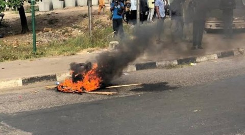 Mobs Set Two Persons Ablaze In Ibadan