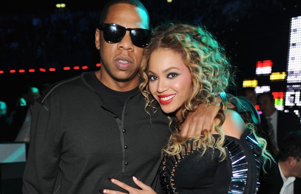 Jay Z and Beyonce rocks African tradition (PHOTOS)