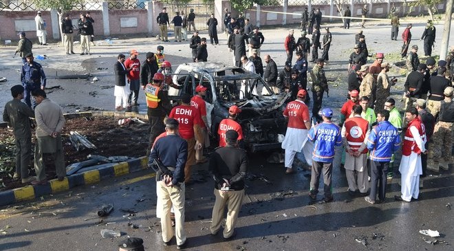 Pakistani police officer killed in suicide attack